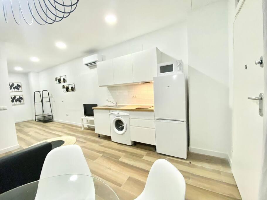 Madrid Rio Amparo Usera ภายนอก รูปภาพ
